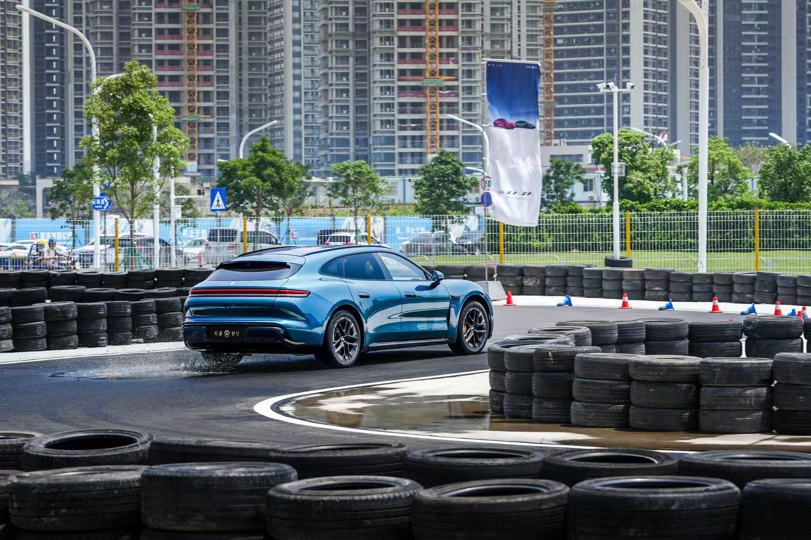 好消息：尚界z7下赛道了坏消息：卡丁车赛道 