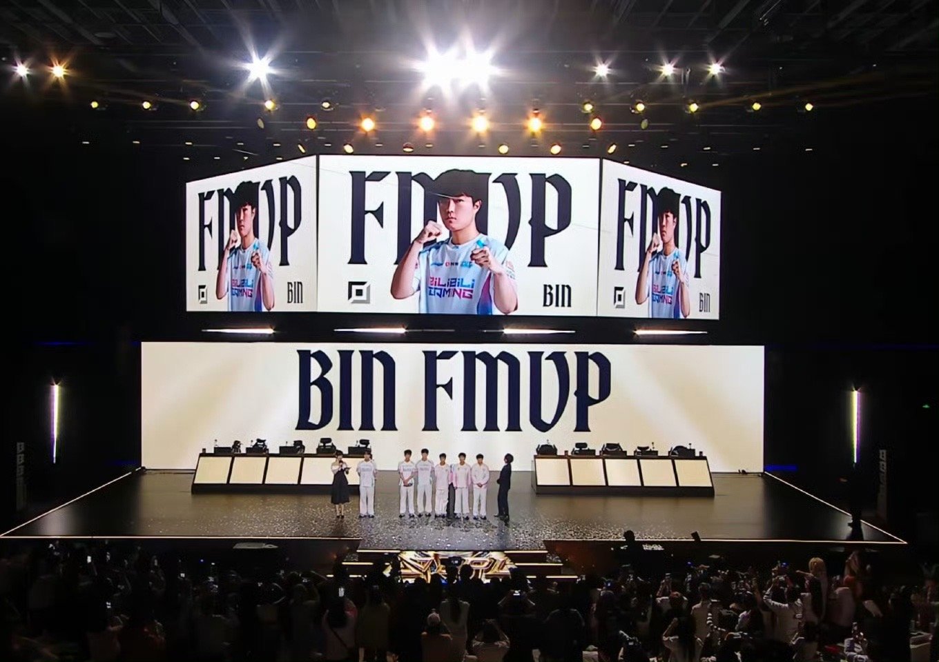 BLG夺得优胜者刷热搜才知道，今天是LPL第一赛段总决赛，感觉现在LPL真没啥人