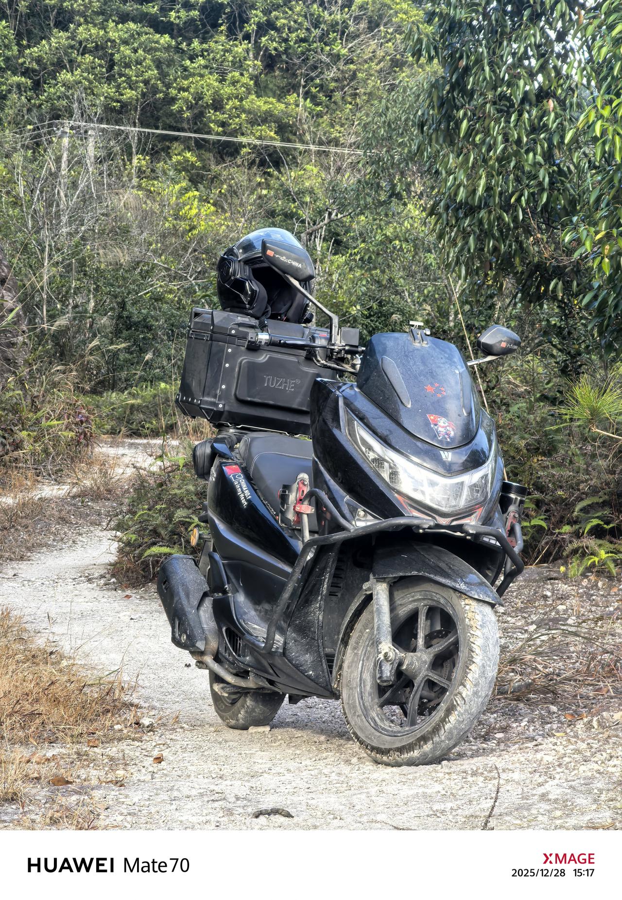 分享一张能证明你摩旅的照片这张算吗[呲牙]