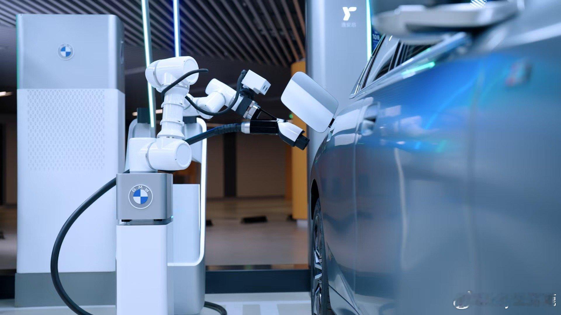 AI赋能BMW自动充电机器人，构建智能出行新生态！近日， BMW自动充电机器人完