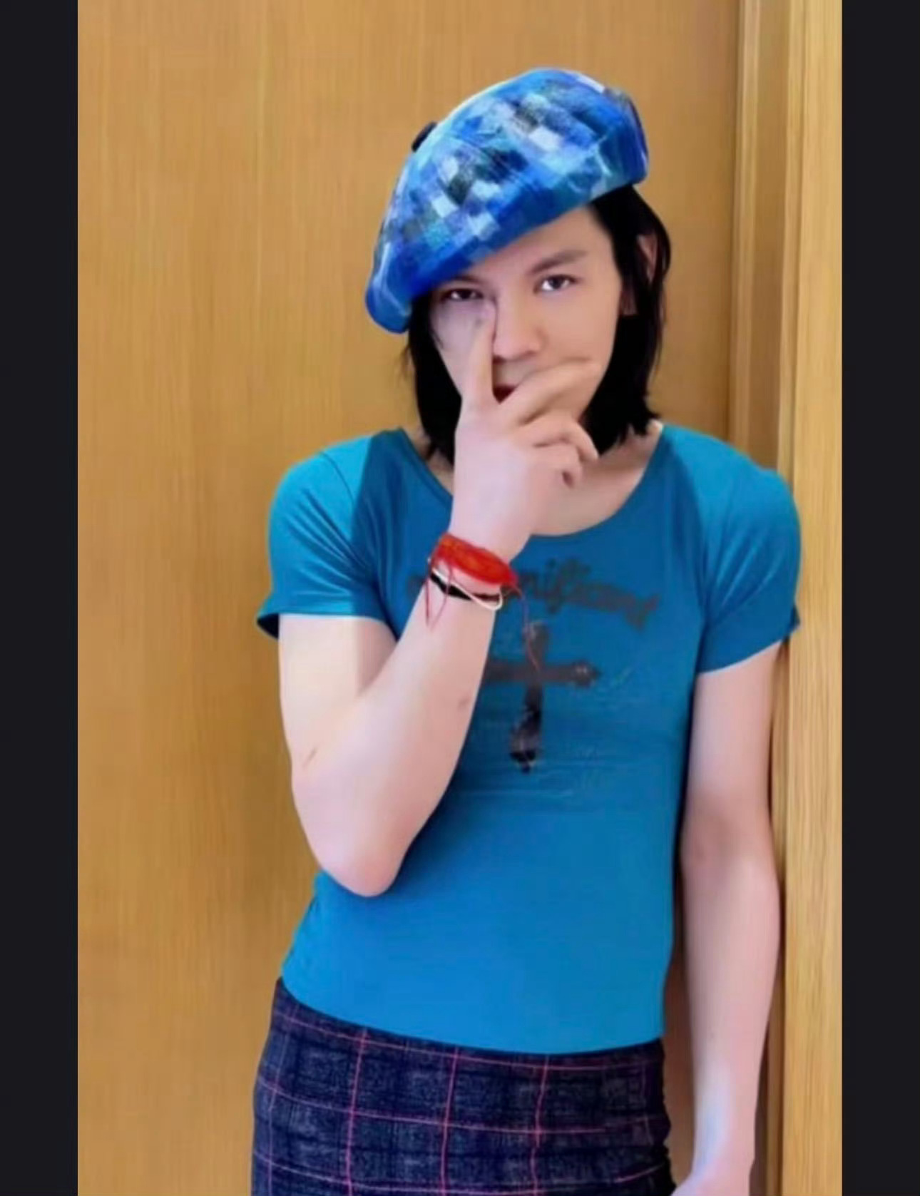 向佐走红毯会上瘾  向佐官宣2024搜狐时尚盛典，在以往的活动中向佐以女装造型出