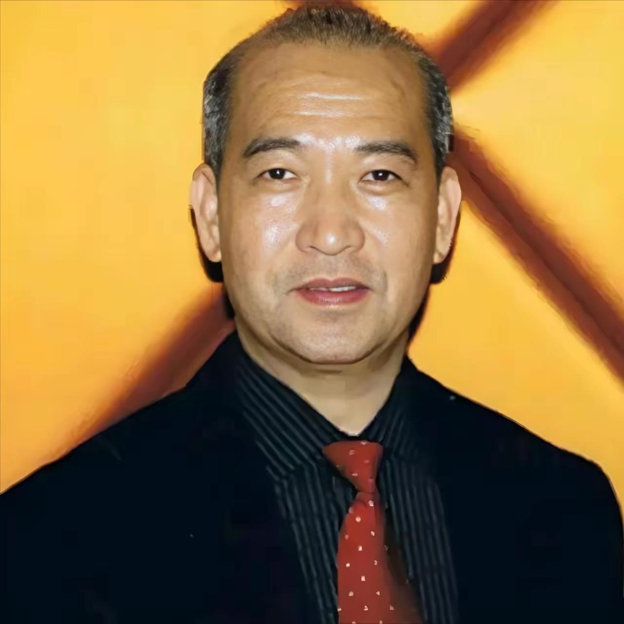 1981年，广东一男子继承巨额家产后，竟跑到英国伦敦，天天穿着破衣烂衫扛麻袋，活