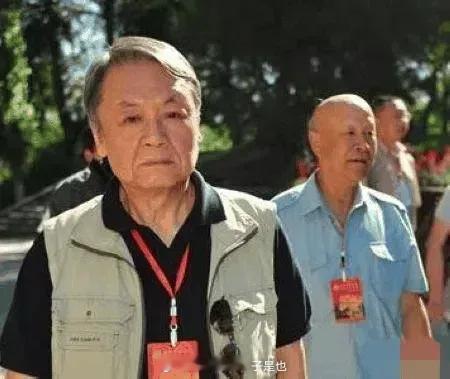 2001年，毛远新开始了自己的退休生活，由于退休前的身份是普通办事员，因此他和绝