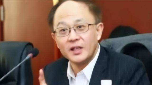 中美“差距”究竟在哪？邱震海语出惊人：“中国辛辛苦苦在14亿人中培养人才，老美是