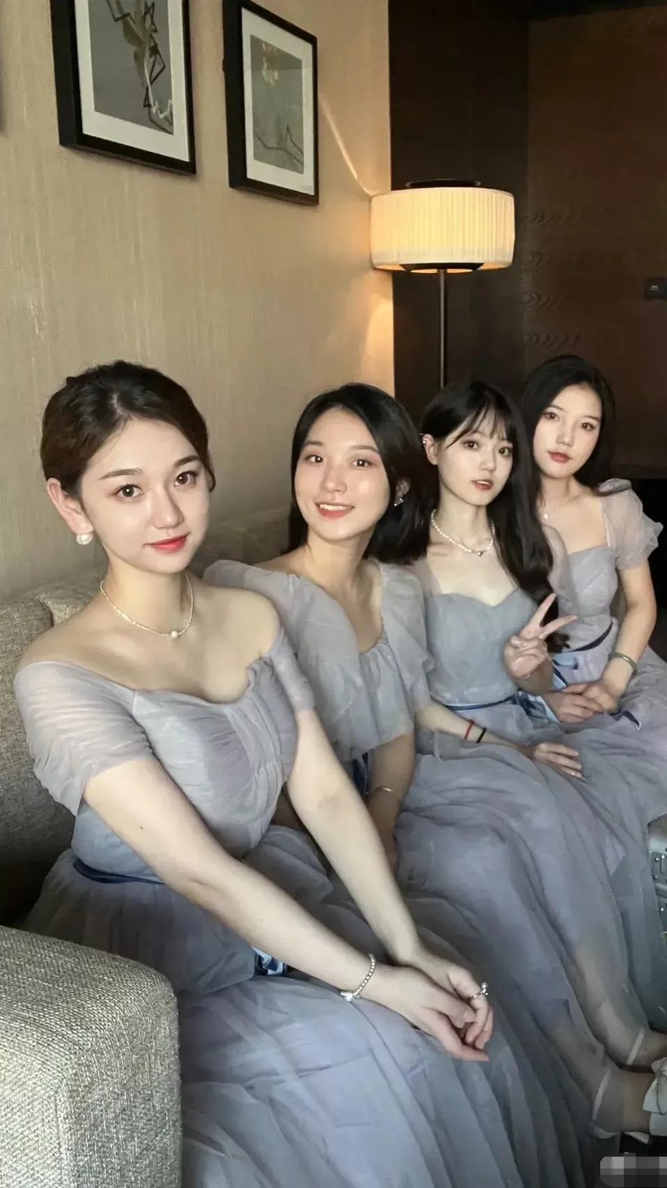 这个伴娘团的阵容，平均颜值之高，让人对新娘充满了期待啊！要是新娘的颜值跟不上，被