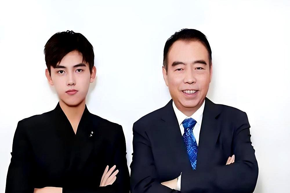 每天干烧一百万，资方连夜撤资。陈红提着现金砸向罢工的场工。
 
你真以为名利场的