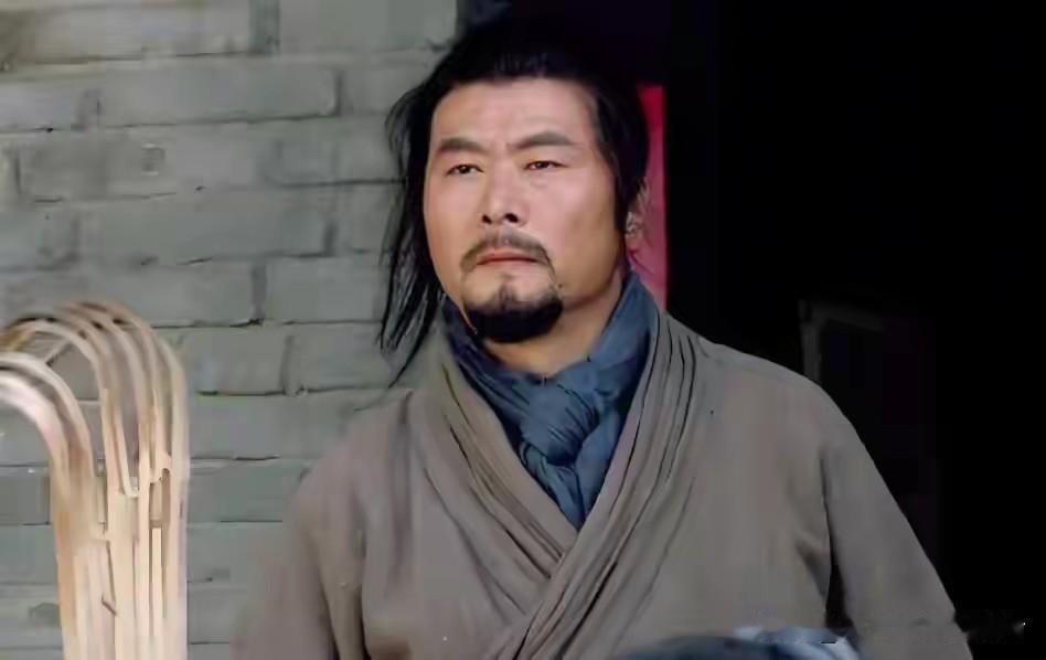 高俅当上太尉那天，第一个倒霉的不是林冲，是一个叫王进的教头。这事儿说出来你可能不