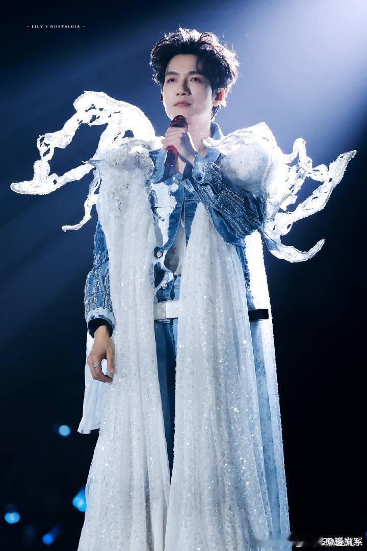 陈楚生新歌墙北京演唱会首唱 陈楚生「荒芜之境」北京站把新歌《墙》的首唱，直接唱成