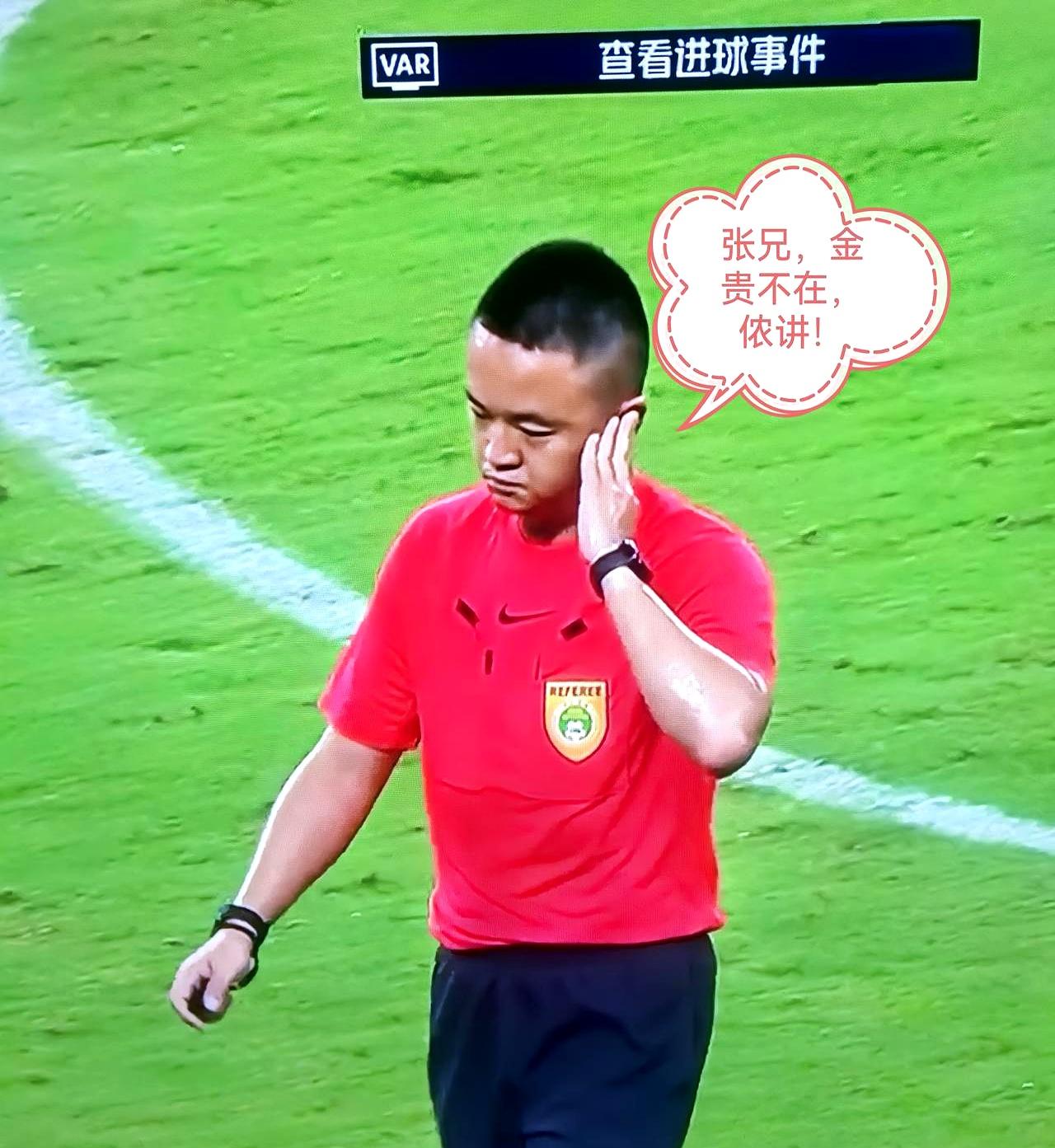 两球在手时，场面像被按了暂停键，阵线一收，浙江连抓边路漏洞往里捅，比分被咬住那刻