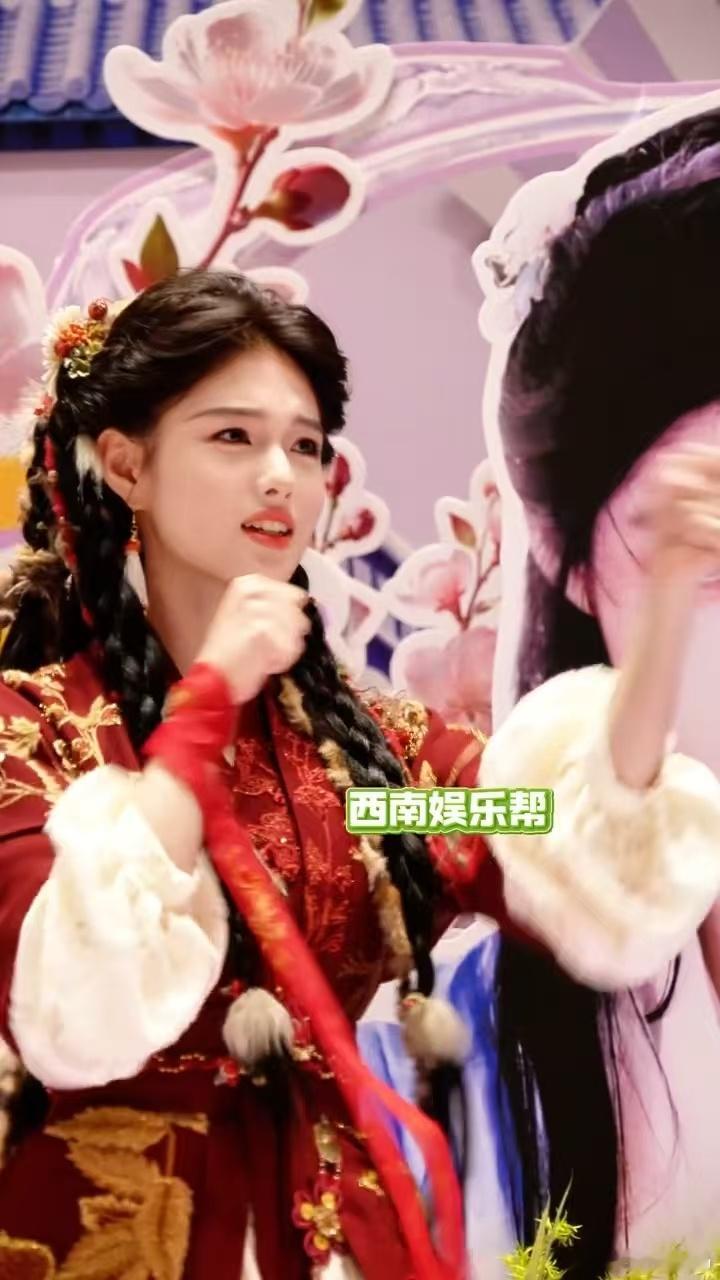 艾米桃夭开机造型艾米百妖谱桃夭开机造型好美 