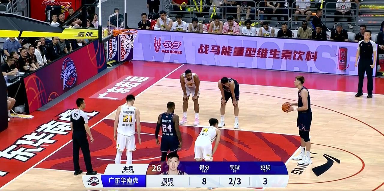 广东宏远2:0浙江东阳光！接下来浙江将迎来两个主场！
本场比赛广东宏远在篮板方面
