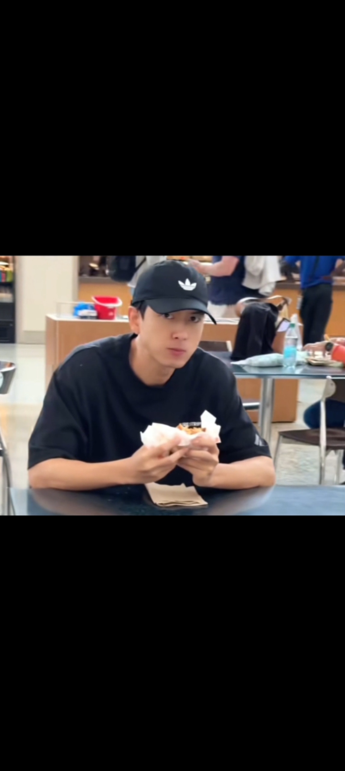 李现 松鼠🐿️进食 