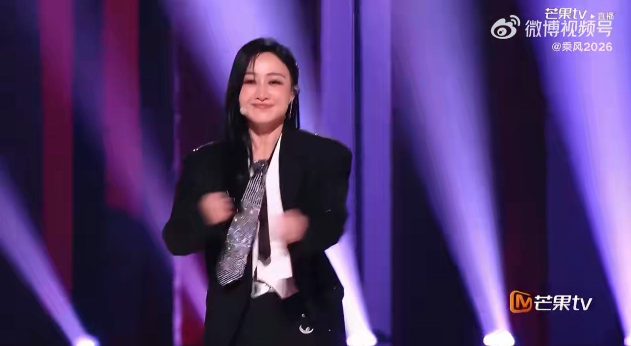 被赵子琪的真诚打动！动作不完美但全力以赴，全开麦唱跳 《危险派对》值得掌声。赵子