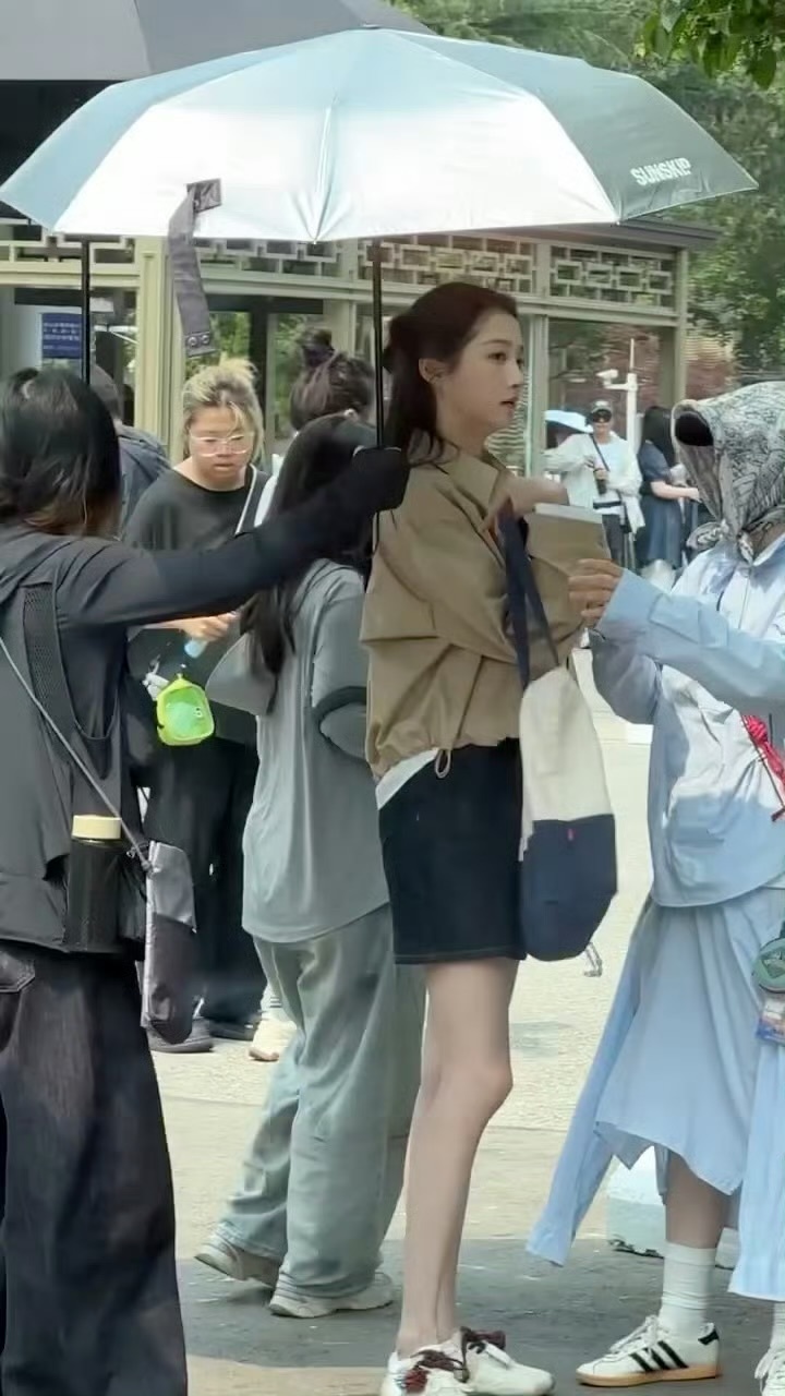 关晓彤素颜状态真的绝了，卸妆之后干净清爽，自带高级感，妥妥天生好底子，不施粉黛也