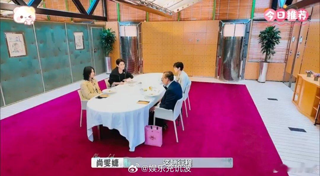 尚雯婕这段总裁级别 尚雯婕在国际局上全程英文交流，语速平稳、逻辑清晰，既有专业深