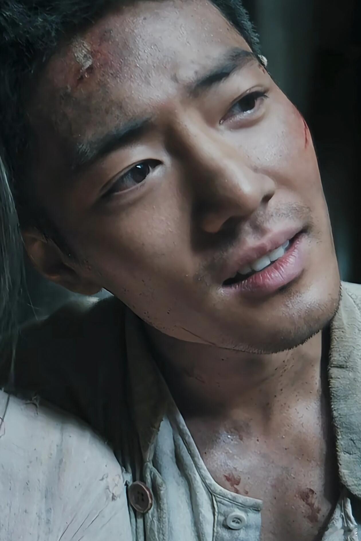 肖战连汗水都是戏 《得闲谨制》肖战凭汗水出圈！汗痕跟着情绪走，额头汗珠滑落的特写