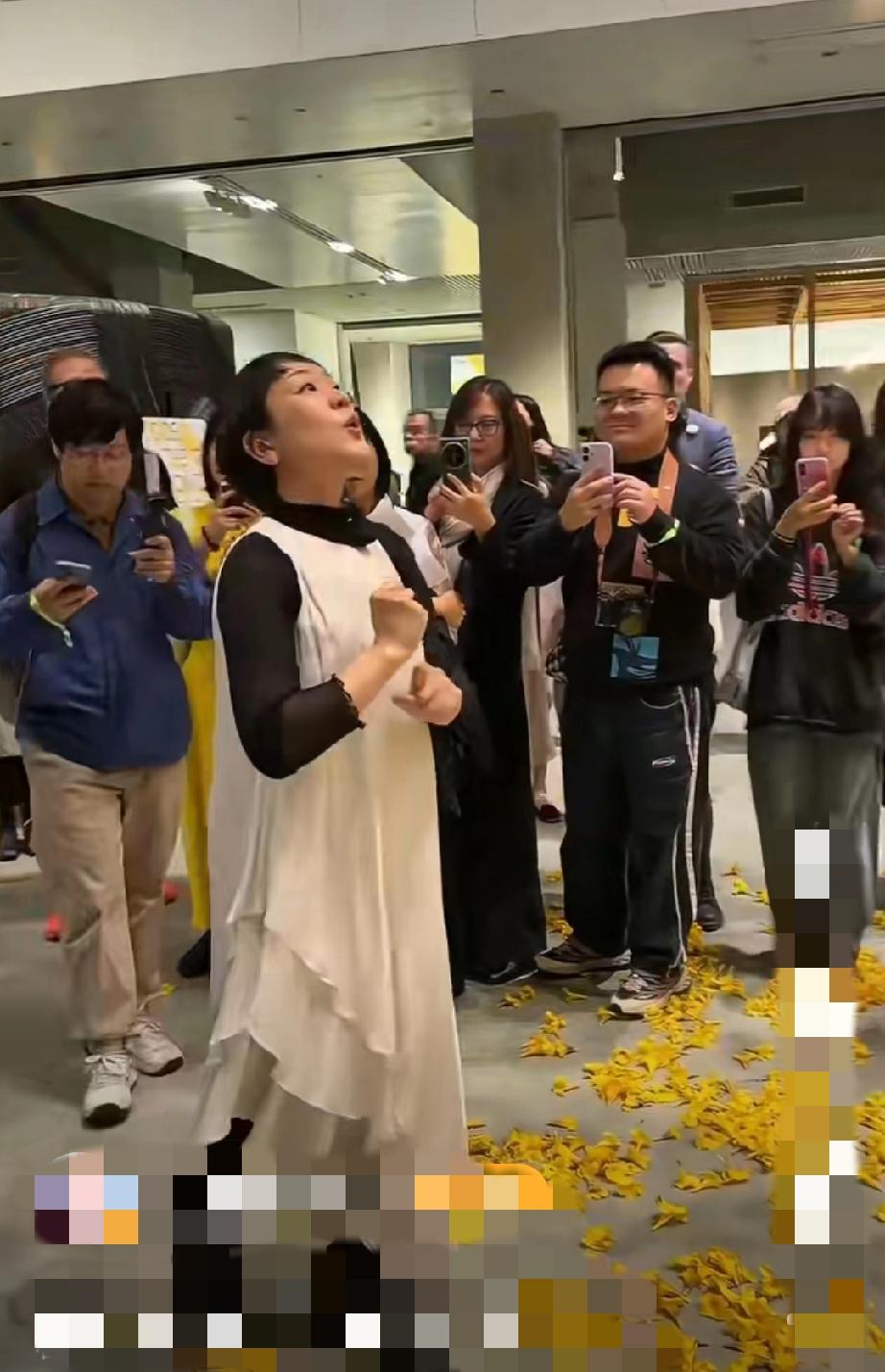 11月7日，上海当代艺术博物馆一场表演，看完能明白表达什么吗？请用艺术的感觉仔细