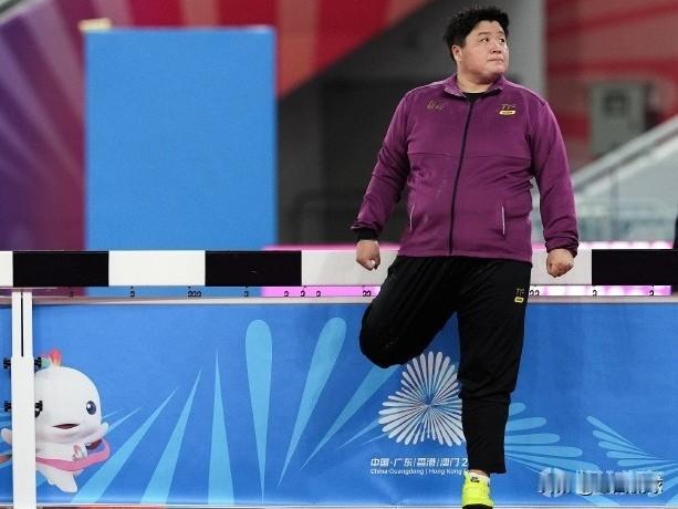 巩立姣投完人生最后一颗球，实现全运会五连冠…全运会女子铅球决赛，36岁的奥运会冠