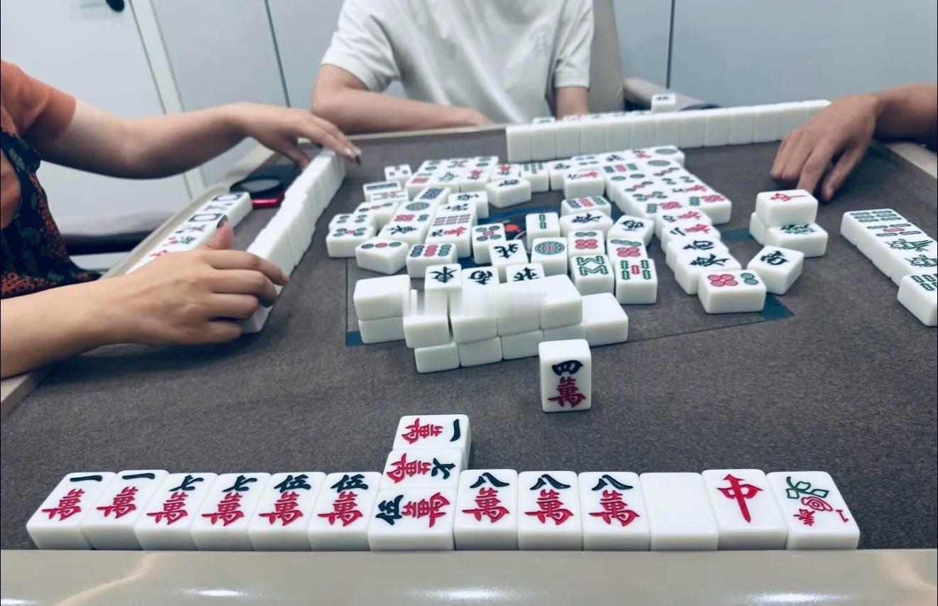 高温来袭，各位做好防暑降温，非必要不外出！🍉週五是自“924”以来最惨的一天，