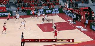 中国男篮新星徐昕真是太让人失望了！在今天中国男篮主场迎战荷兰男篮的热身赛中，当时