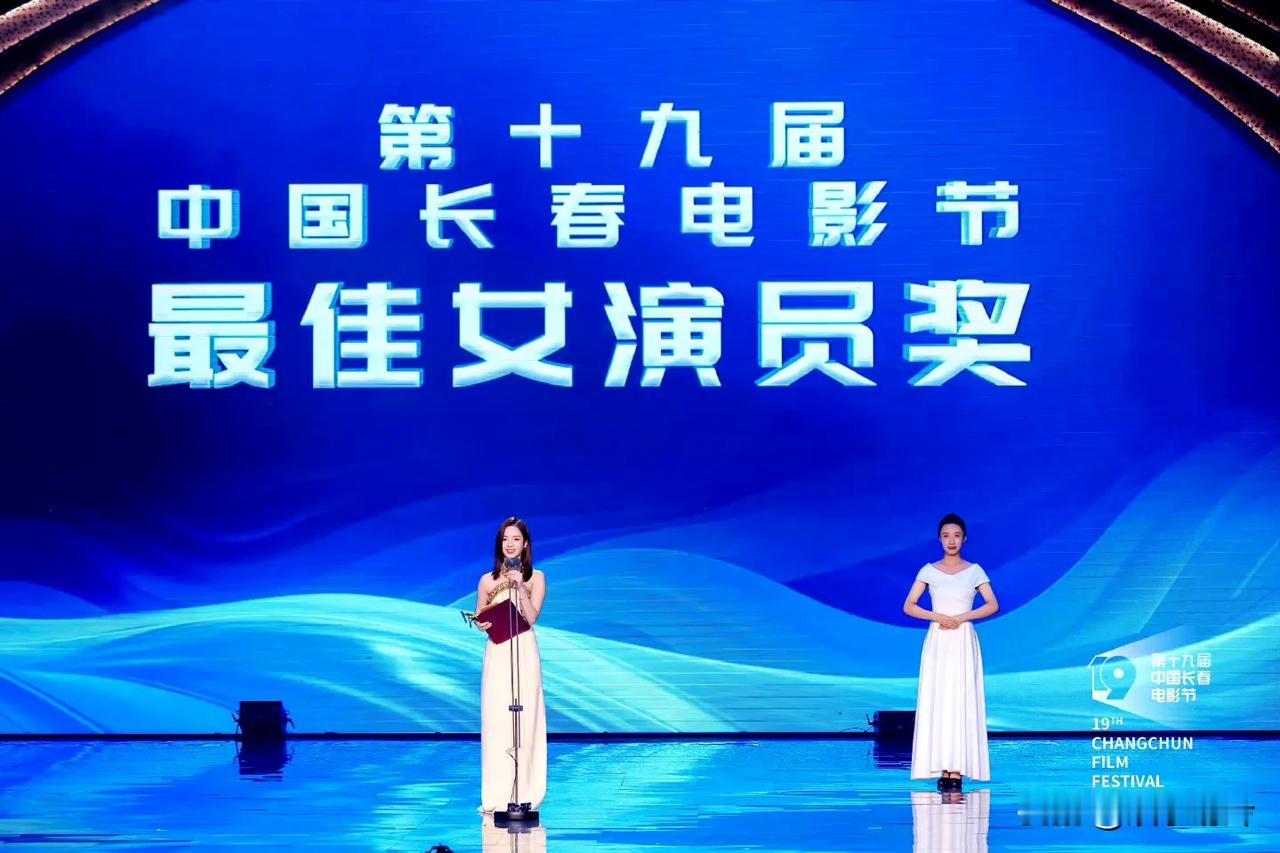 本届金鹿奖做的最对的事，就是没有论资排辈，给了两个年轻人影帝和影后。任何行业都该