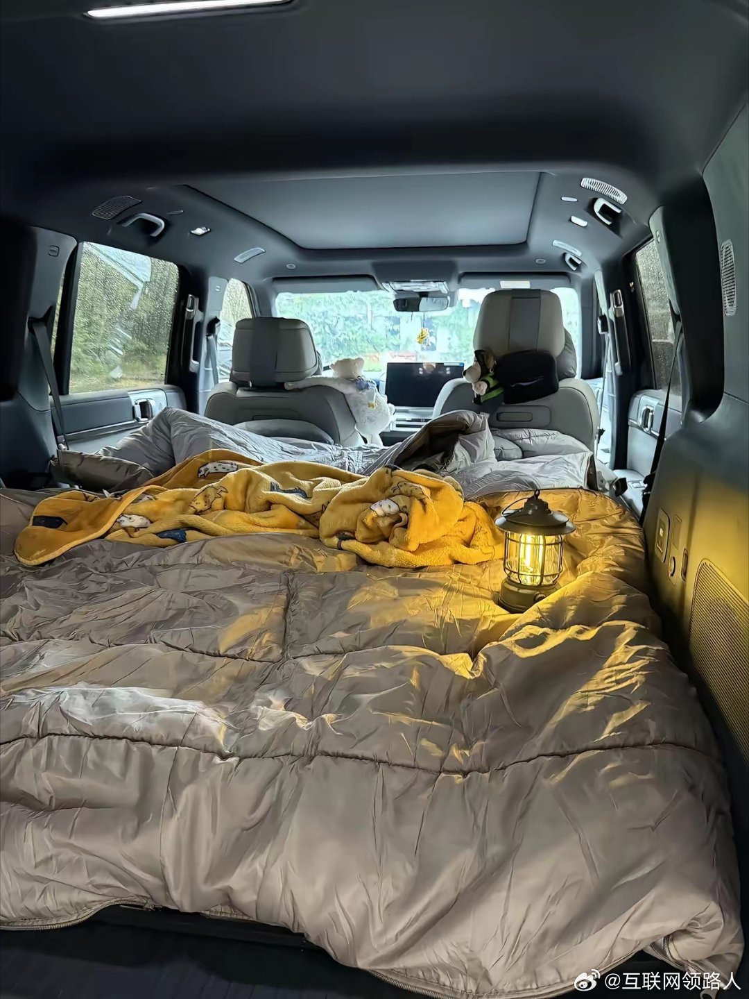 旅行、露营住车里，体验只有0次和无数次。钛7用来做床车，车真的是一绝。 