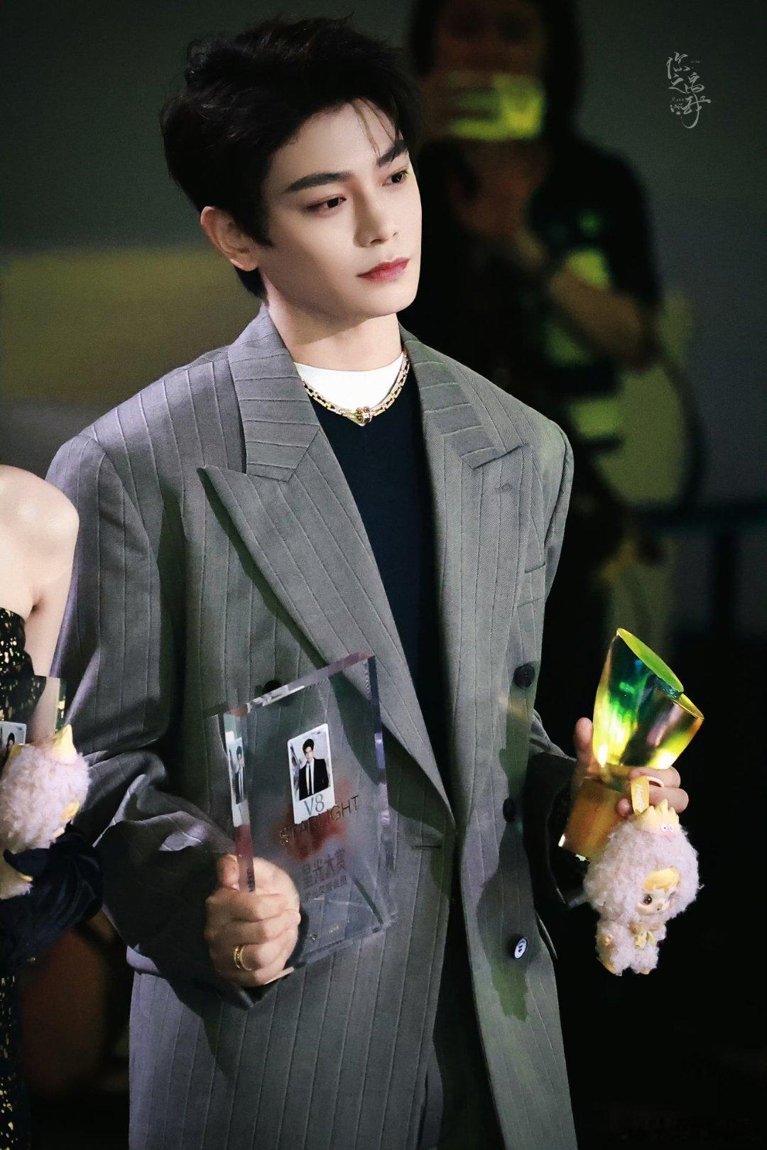 丁禹兮张海虾 dyx丁禹兮南部档案 以诚挚之心,领岁月教诲,敬年少热诚,愿将来胜