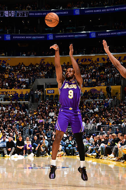 雷迪克：“让布朗尼第二节进入轮换，这并不是我们的赛前计划。但我对他今天的表现非常