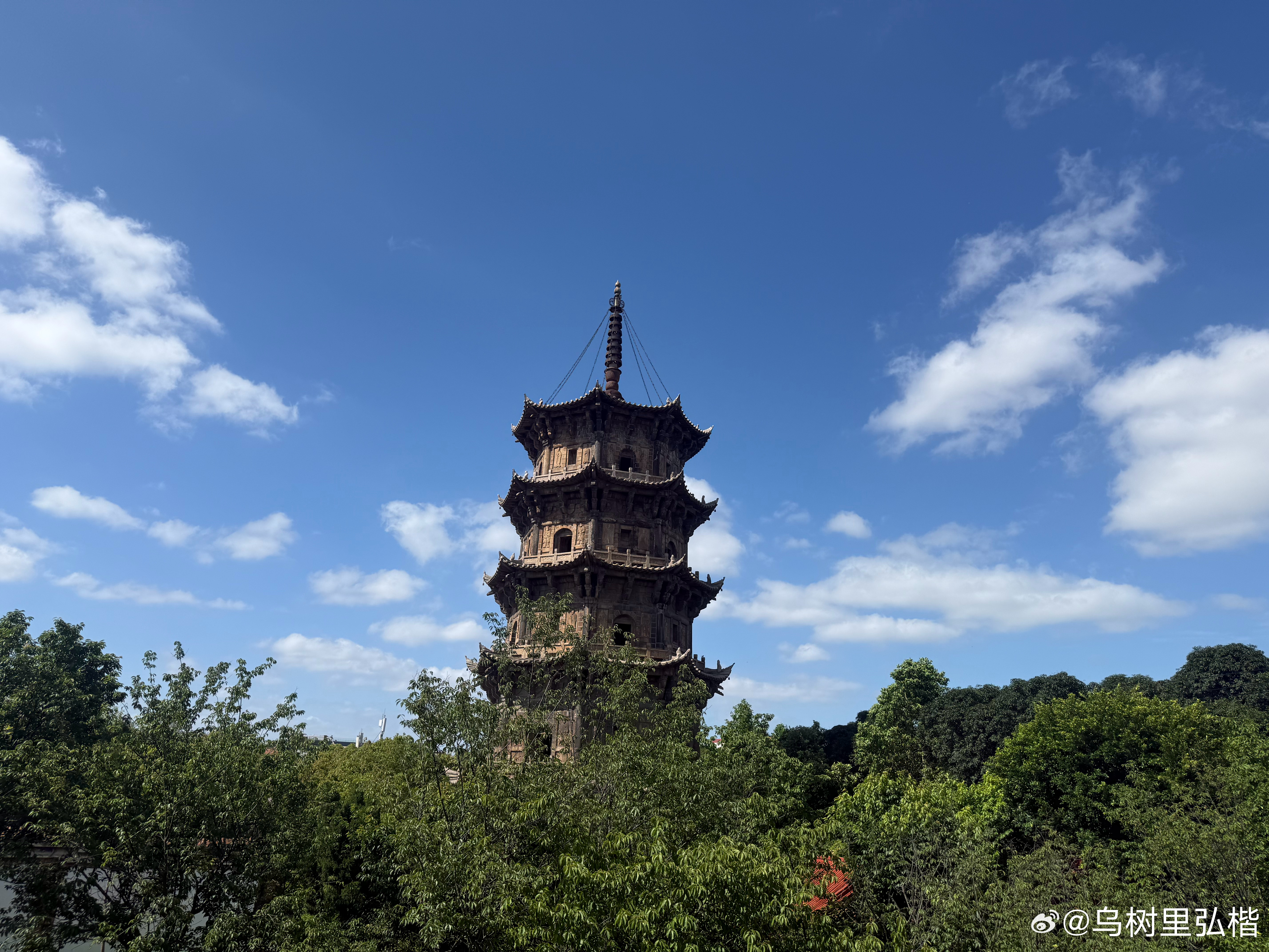 “心安即是归处，无事便是清欢。”年少时总觉得这句话太过平淡，人活着就该追逐热闹、