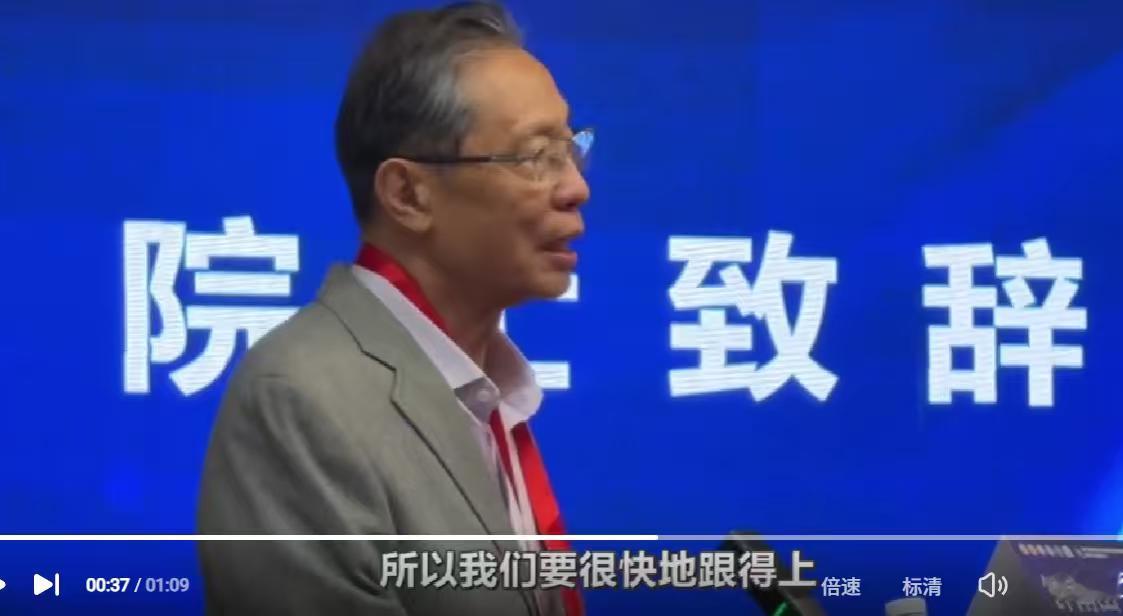 钟南山:现在每天都抓紧时间学习！
真的需要向钟老学习啊！锻炼身体，热爱学习！活到