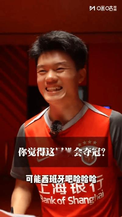 上海抢断王杨希预测西班牙夺冠上海抢断王杨希表白梅西 一边大胆表白梅西，一边看好西