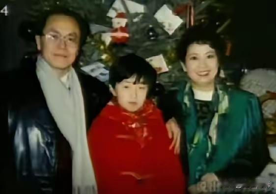 李维康去世！
​李维康、耿其昌是国内家喻户晓的京剧界夫妻艺术家，二人1975年结