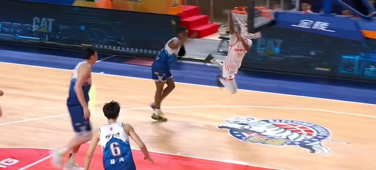 2026年4月15日晚这场深圳男篮104：96战胜新疆男篮的比赛太精彩了！深圳老