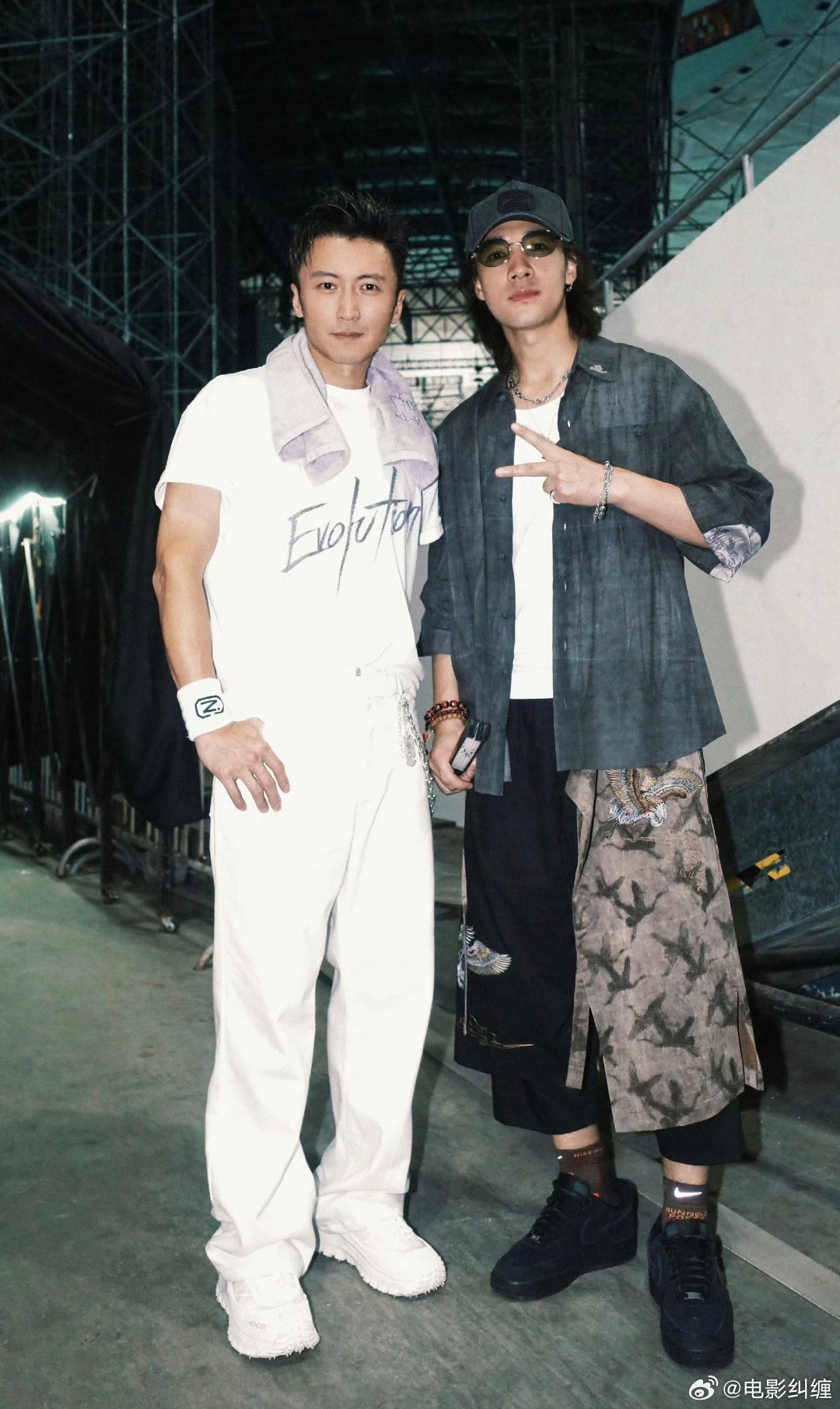 此沙也去看了谢霆锋演唱会此沙谢霆锋又合体了，期待《怒火漫延》赶快上映吧。 