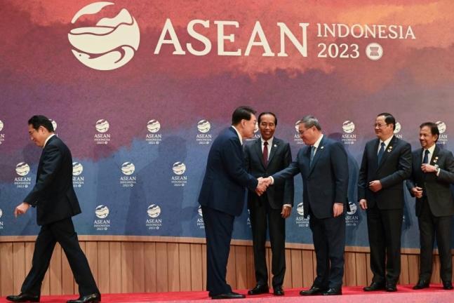 #韩国政治#【韩国总统尹锡悦先于日本与中方进行51分钟长会谈，韩方称其为巨大成就