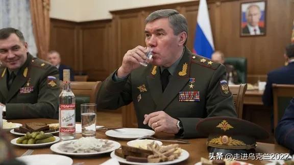 “酒精中毒”：乌克兰武装部队嘲笑格拉西莫夫绘制的离谱前线地图



乌克兰军方通