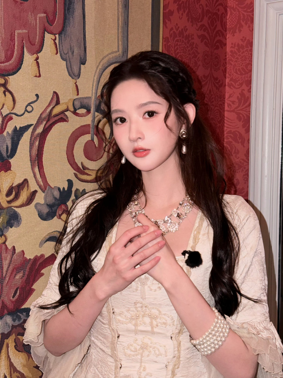 王玉雯在庄园当公主王玉雯今天不扒蒜啦在庄园当公主 昨天扒蒜小妹，今天是庄园公主 