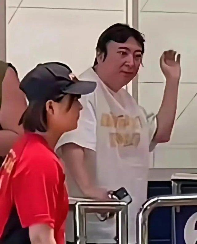 我的天。。。王思聪都胖成这样了？