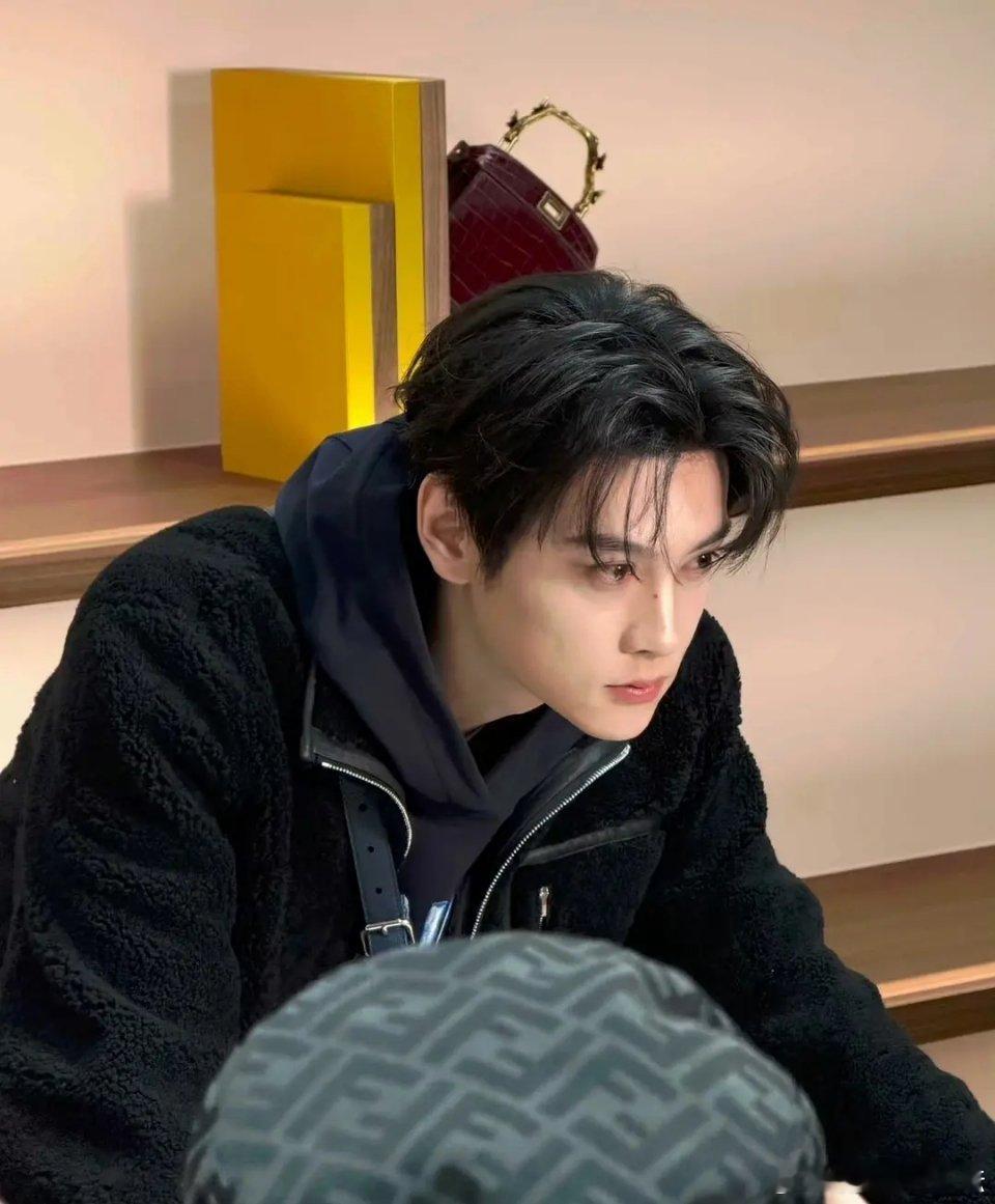 今天的线下活动田栩宁的状态看起来还挺不错的 