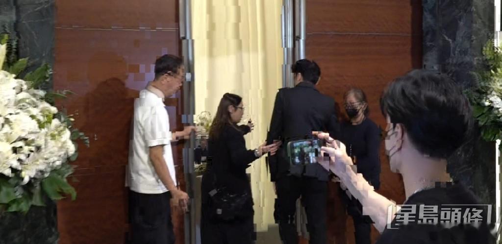 群星送別Benz雄忍痛說再見（2）下午三點開始，許紹雄圈中好友陸續抵達，關禮傑到