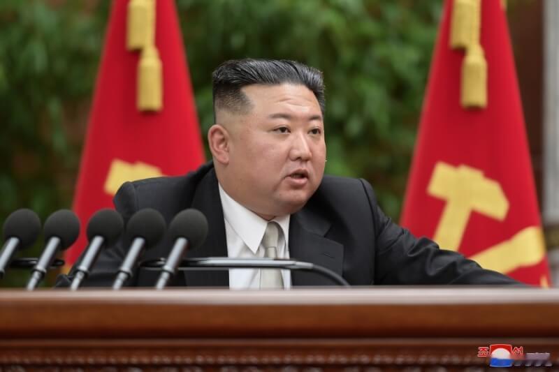 中东战火未平，特朗普后院又起火，朝鲜趁乱摊牌精准拿捏美国软肋，这步棋走得明明白白