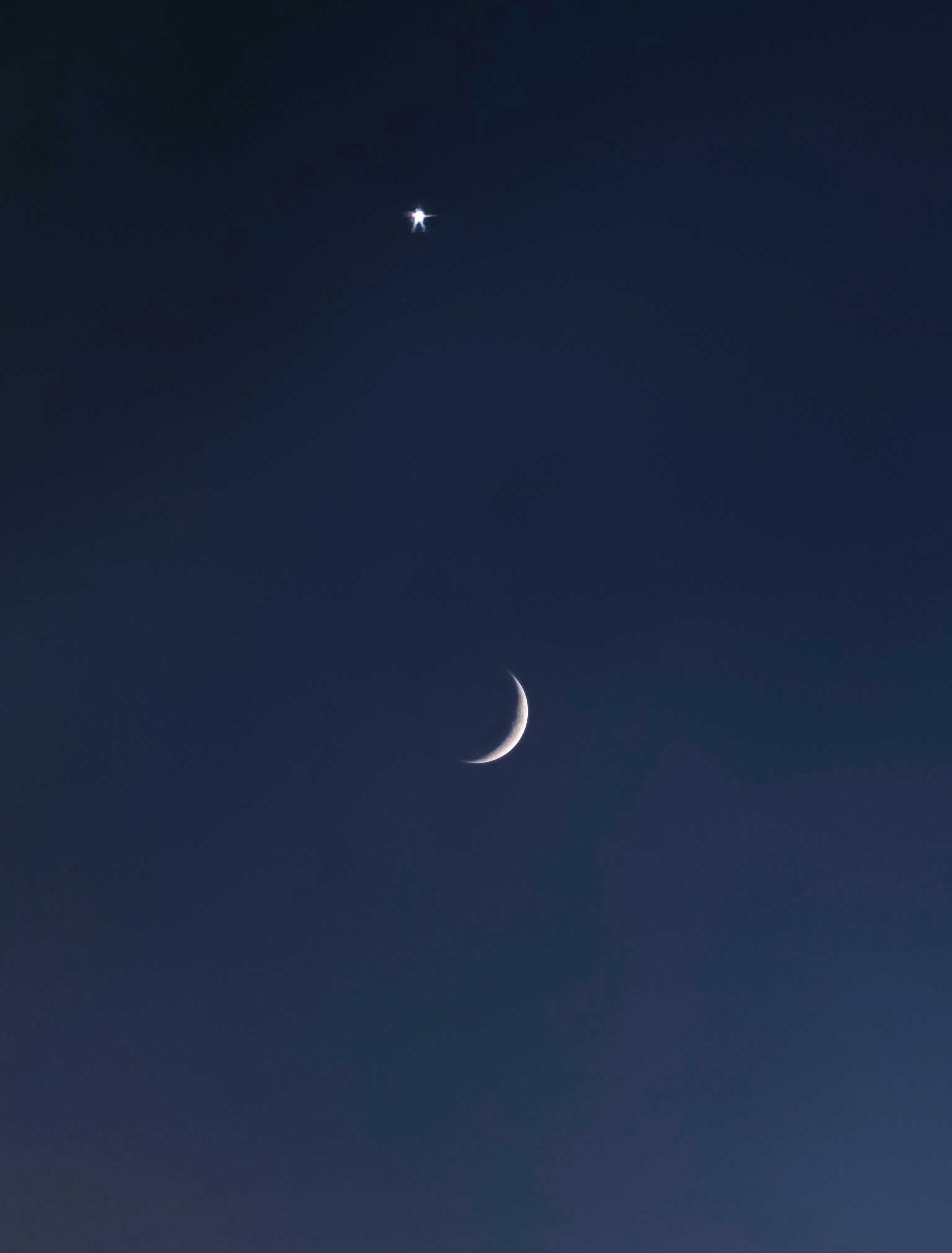 月亮金星伴月，好浪漫！ 