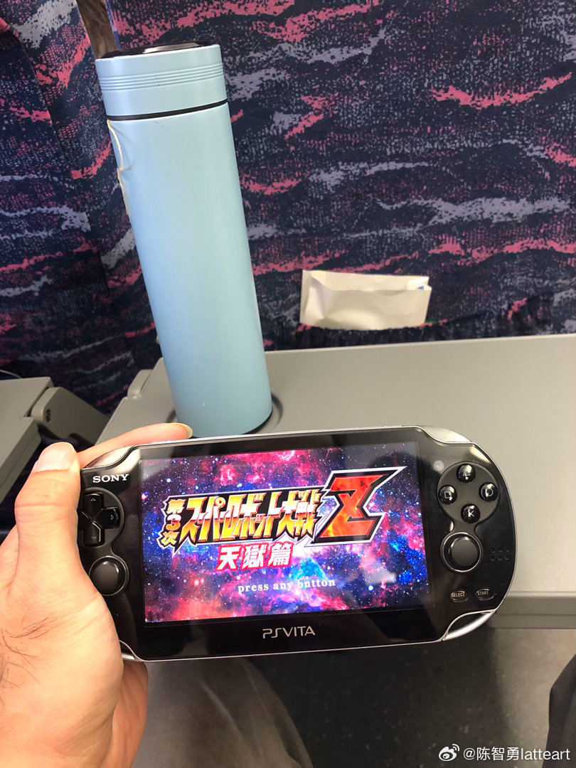 今天终于要回广州了🚄，吃个饭团🍙，喝杯咖啡☕️，最后一泡自己带来的咖啡是自家
