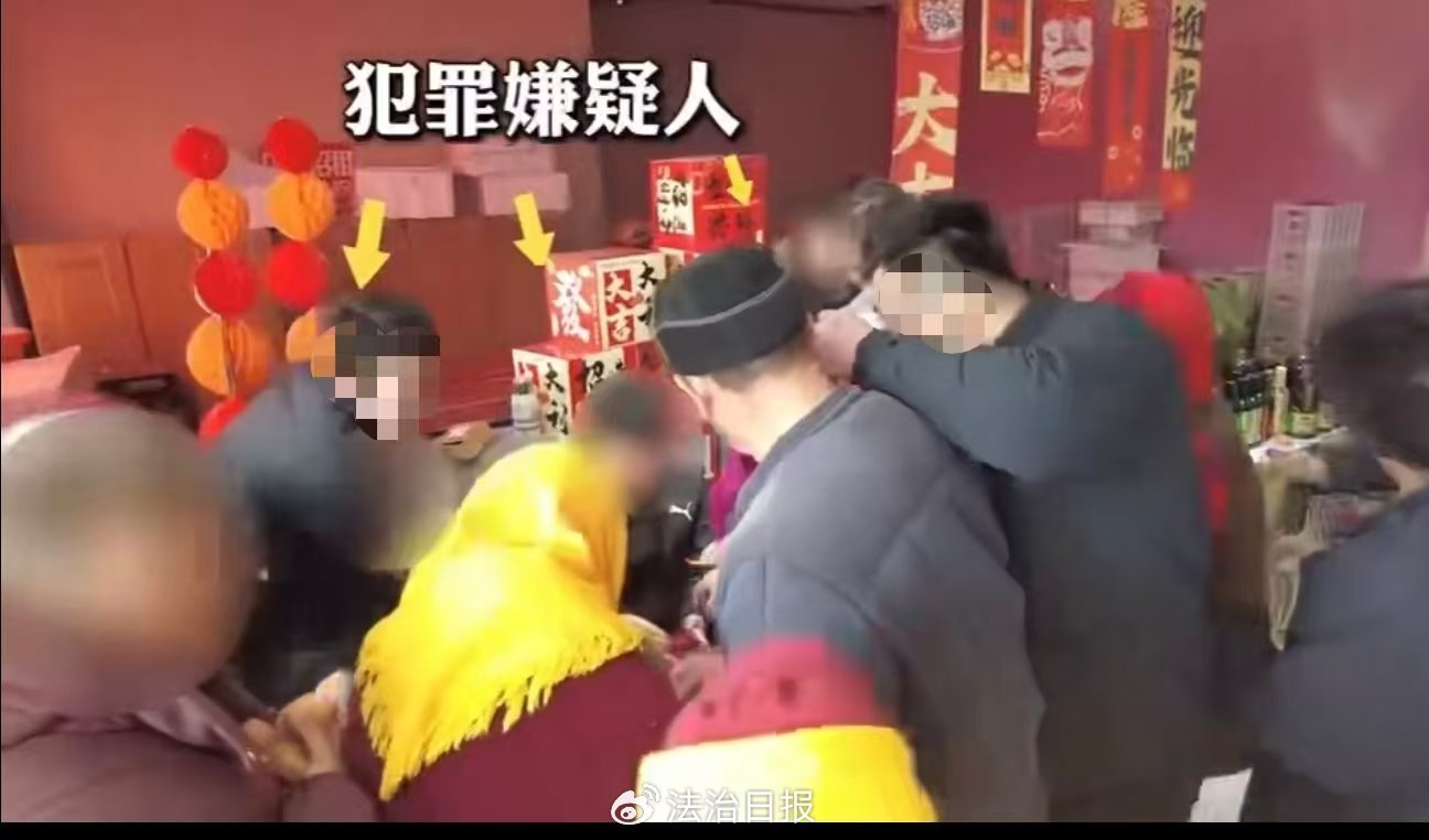 #送鸡蛋收集老人信息卖给电诈团伙#【一送鸡蛋团伙现场被抓：收集老年人个人信息批量