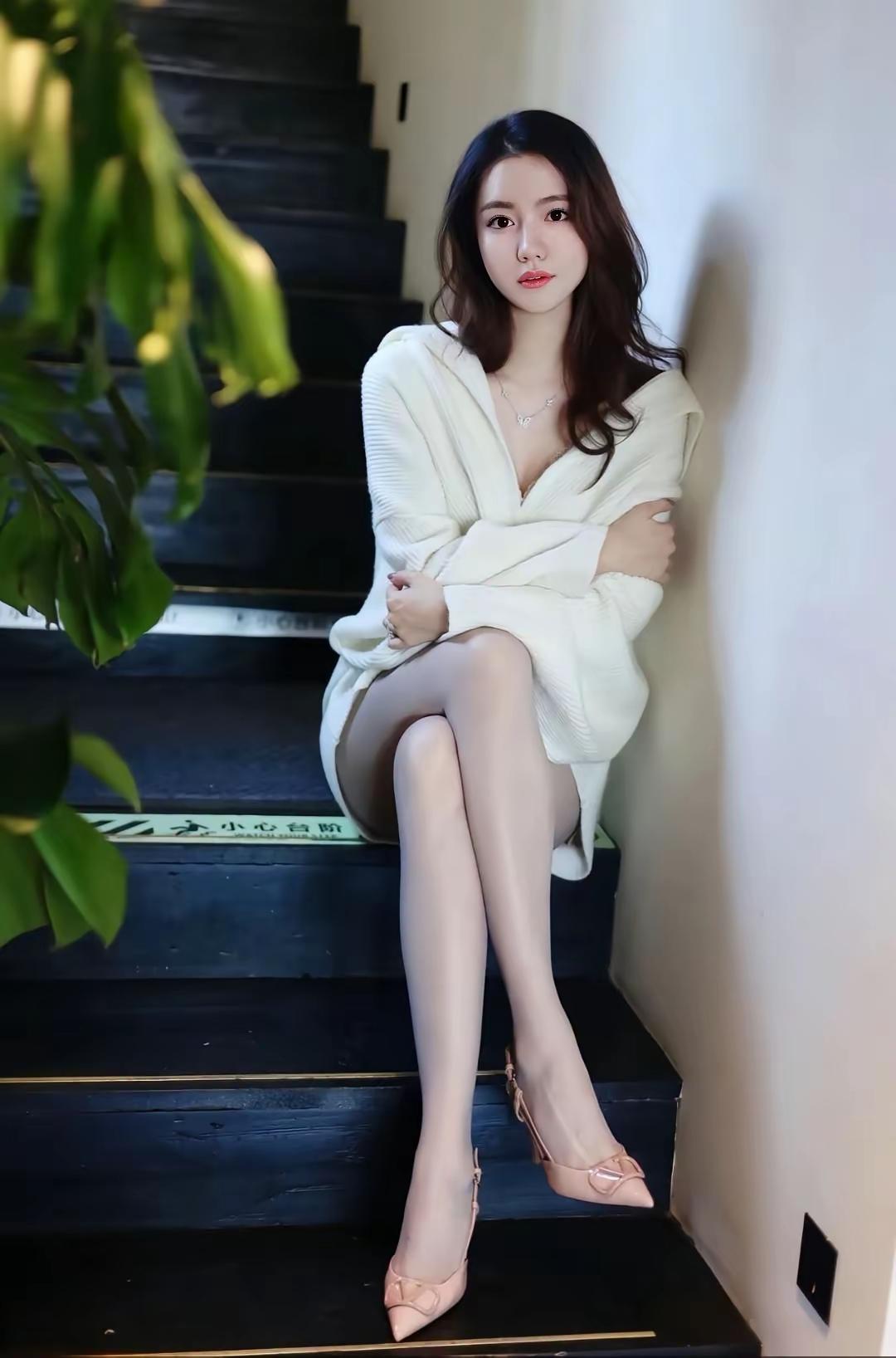 普通模特人像摄影作品，无任何不良导向