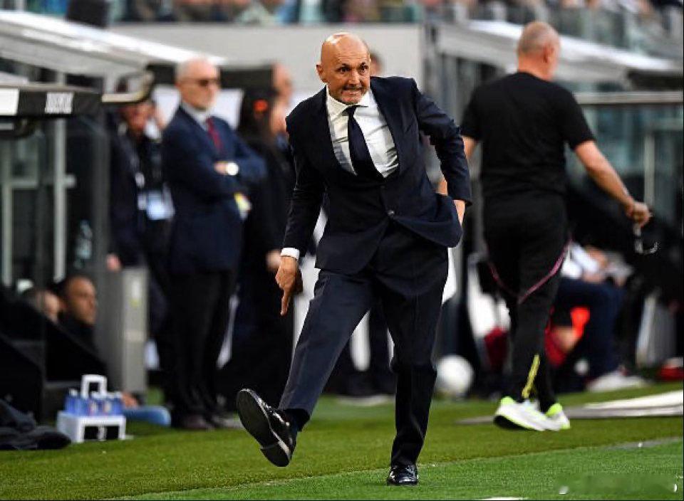 黑喂狗！罗马诺：斯帕莱蒂与尤文图斯就新合同的细节已经达成了原则性协议。新合同将持