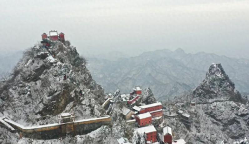 抗战时期武当山道士下山救治伤员，用抓活鲤鱼和烧槐树枝等奇特医术助力前线！
193