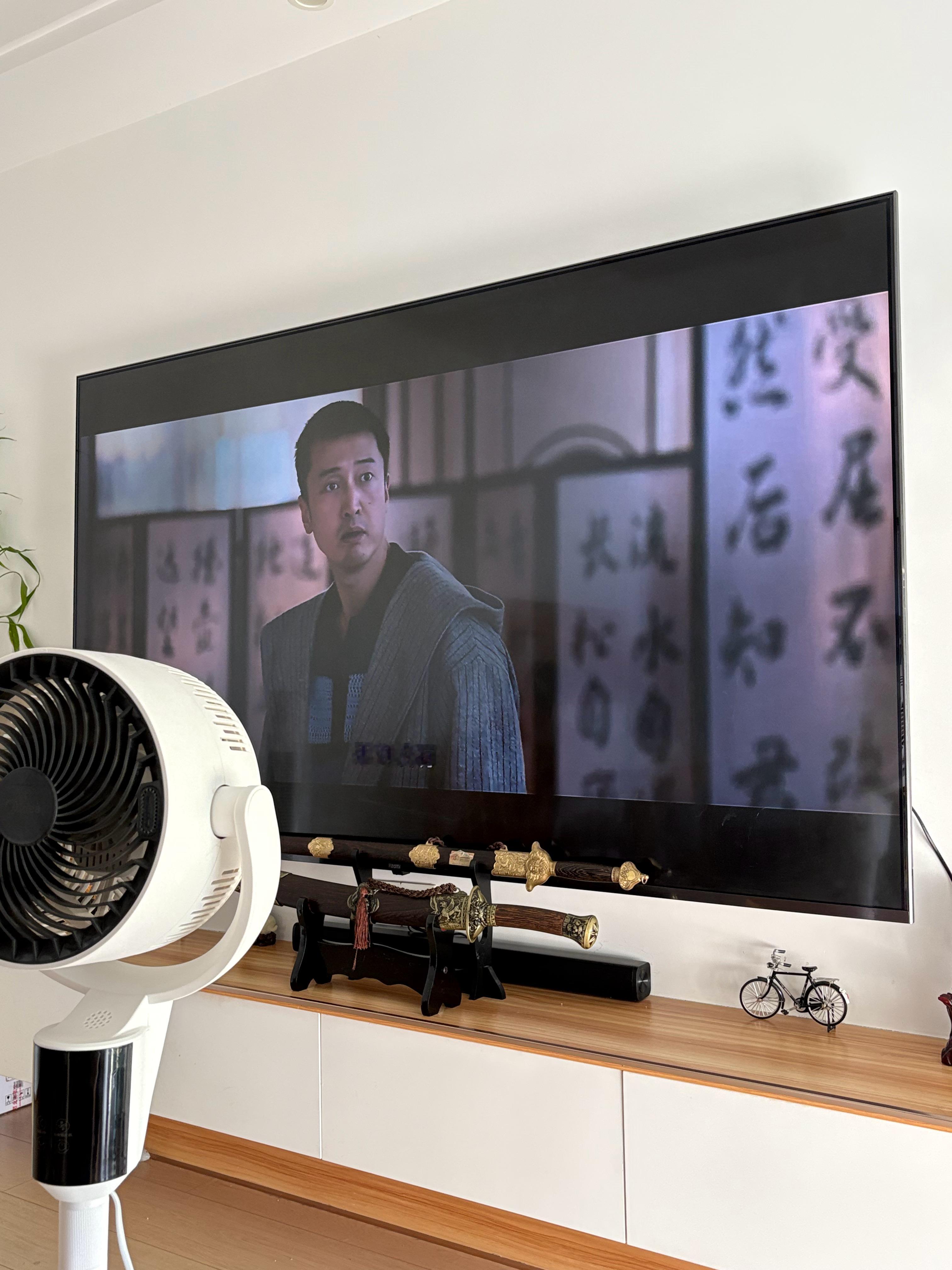 感觉里面灯带坏了，红薯一搜，维修要几百。 