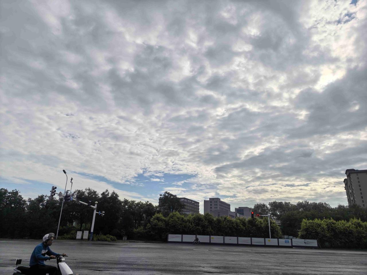 我的今日状态：💰期待暴富
我这里的天气：🌤️多云