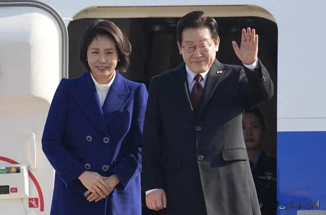 李在明是韩国一位聪明的总统，他明辩事非，知道好坏。
他觉得远亲不如近邻，和邻居中